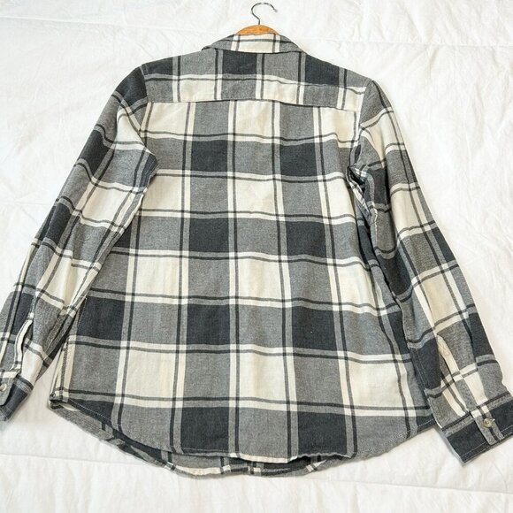 Field & Stream Women’s Plaid Flannel Button Up Shirt Gray Size Medium - Picture 5 of 6